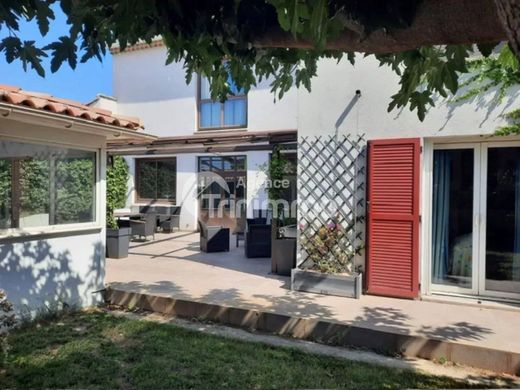 Luxe woning in L'Isle-sur-la-Sorgue, Vaucluse