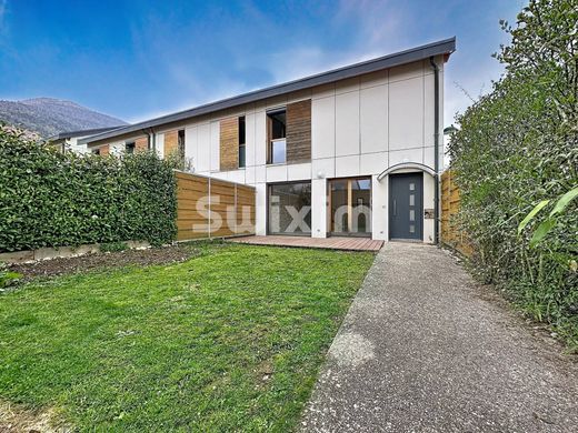 Casa de lujo en Échenevex, Ain