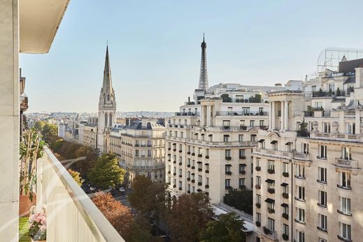 Champs-Elysées, Madeleine, Triangle d’or: Villas and Luxury Homes for ...