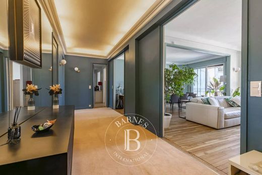 Apartment in Motte-Picquet, Commerce, Necker, Paris