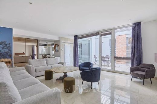 Luxury home in Motte-Picquet, Commerce, Necker, Paris