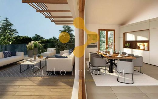 Apartment / Etagenwohnung in Annecy, Haute-Savoie