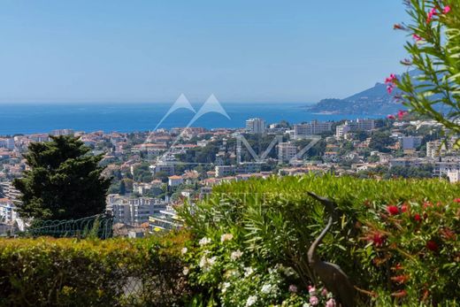 Apartment / Etagenwohnung in Le Cannet, Alpes-Maritimes