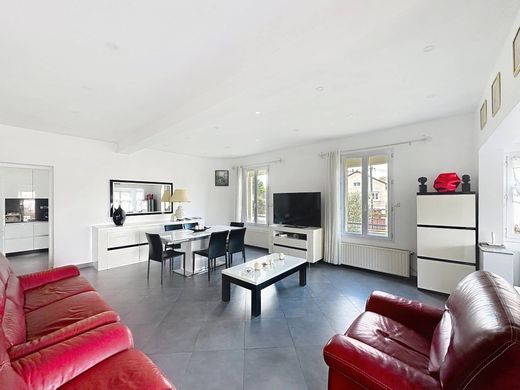 Luxus-Haus in Noisy-le-Grand, Seine-Saint-Denis