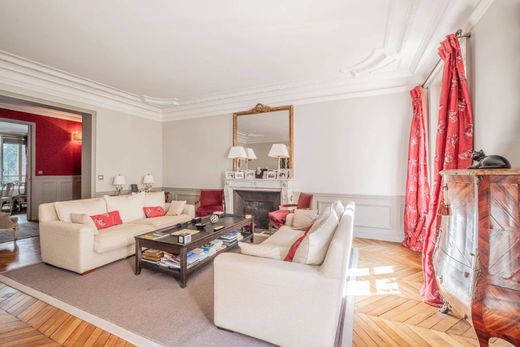 Apartment in Champs-Elysées, Madeleine, Triangle d’or, Paris