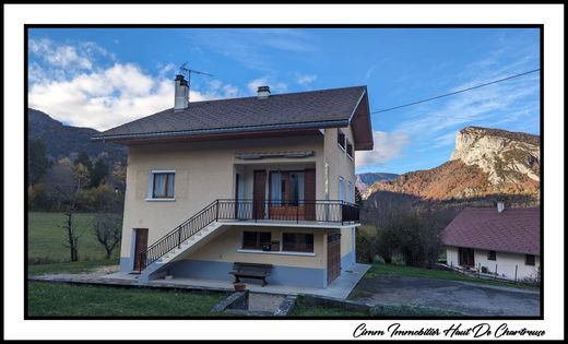 Luxus-Haus in Saint-Pierre-d'Entremont, Isère