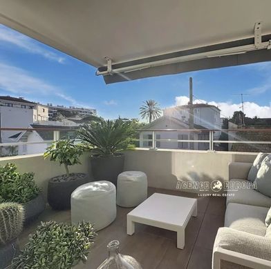 Apartment / Etagenwohnung in Cannes, Alpes-Maritimes