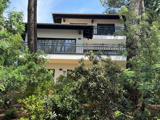 Luxury home in Pyla sur Mer, Gironde