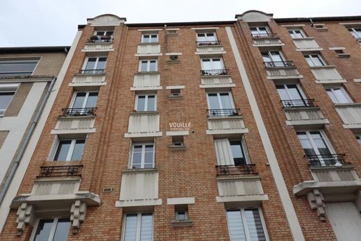 아파트 / Belleville, Père-Lachaise, Ménilmontant, Paris