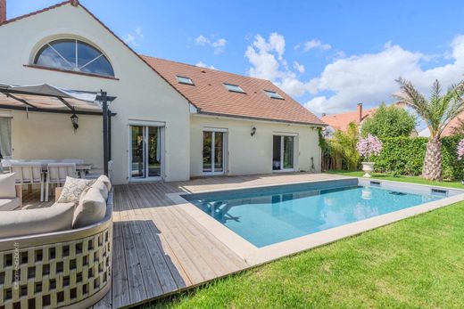 Villa in Bussy-Saint-Georges, Seine-et-Marne