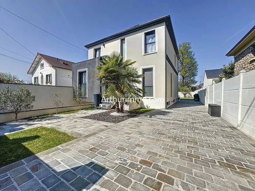 Casa di lusso a Boissy-Saint-Léger, Val-de-Marne