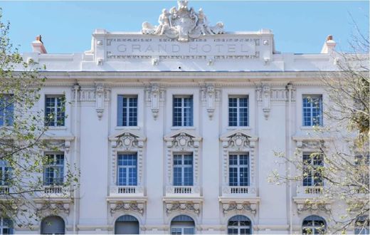 Apartment / Etagenwohnung in Antibes, Alpes-Maritimes