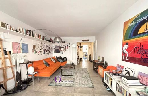 Apartment in Belleville, Père-Lachaise, Ménilmontant, Paris