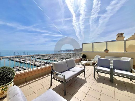 Apartment / Etagenwohnung in Menton, Alpes-Maritimes