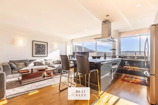 Apartment / Etagenwohnung in Nizza, Alpes-Maritimes