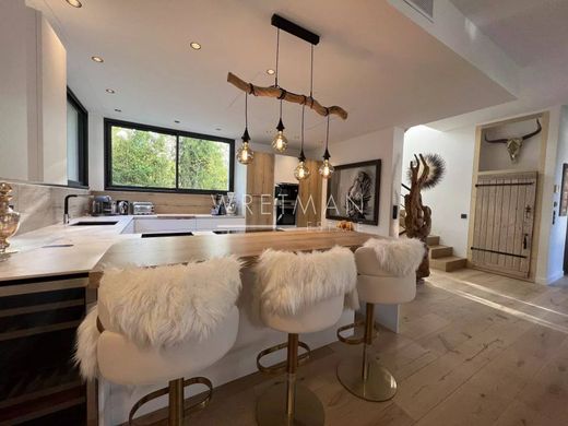 Luxus-Haus in Mougins, Alpes-Maritimes