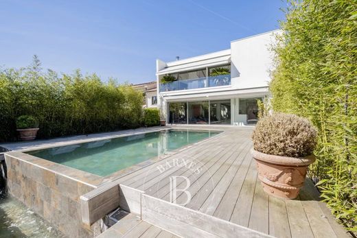 Casa di lusso a Le Bouscat, Gironda