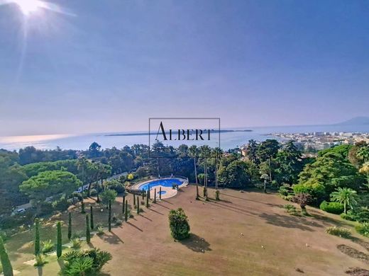 Apartment / Etagenwohnung in Cannes, Alpes-Maritimes