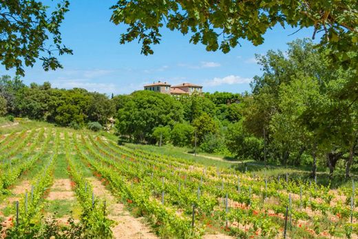 Hotel in Brue-Auriac, Var