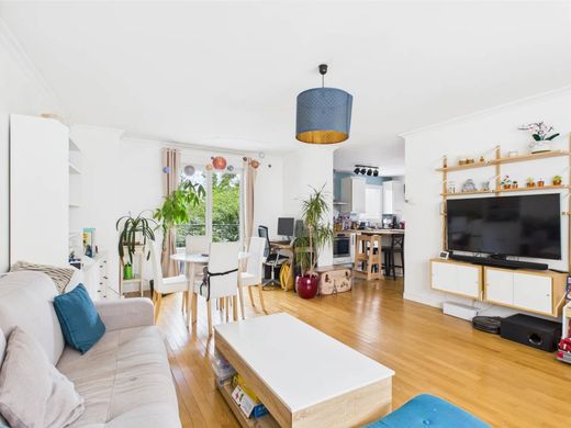 Apartment in Issy-les-Moulineaux, Hauts-de-Seine