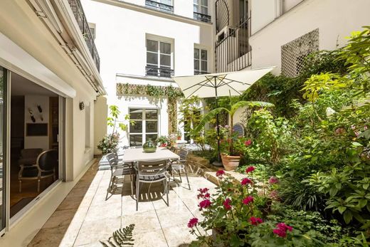 Apartment in Champs-Elysées, Madeleine, Triangle d’or, Paris
