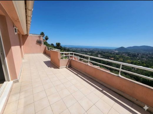 Квартира, Mandelieu-la-Napoule, Alpes-Maritimes