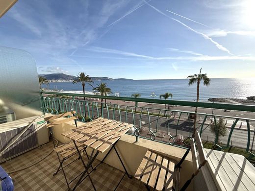Apartment / Etagenwohnung in Nizza, Alpes-Maritimes