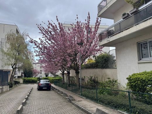 Appartamento a Buttes-Chaumont, Villette, Bas Belleville, Parigi