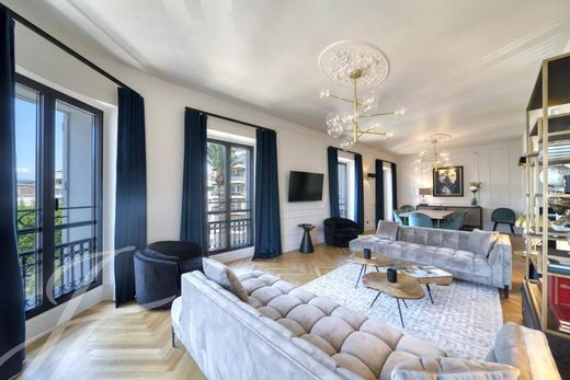 Apartment / Etagenwohnung in Cannes, Alpes-Maritimes