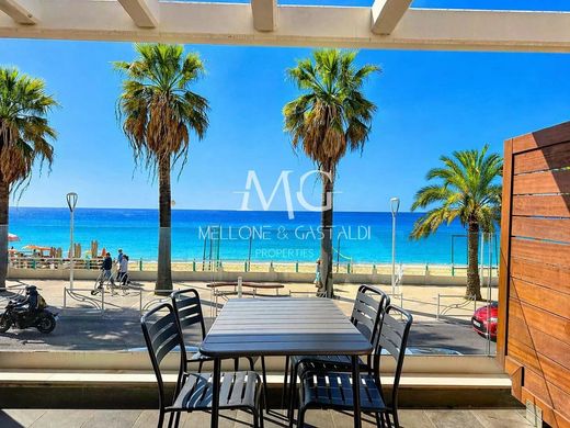 Apartment / Etagenwohnung in Cannes, Alpes-Maritimes