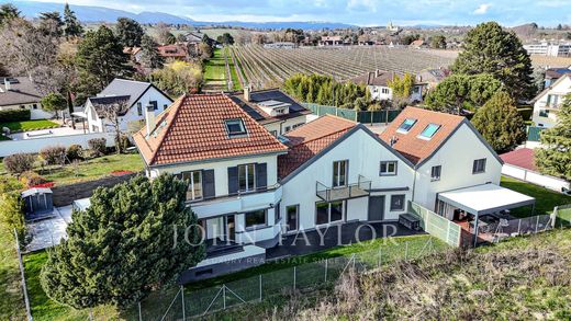 Villa in Tolochenaz, Morges District