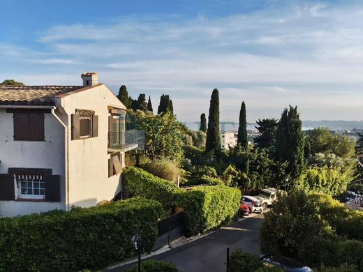 Apartment / Etagenwohnung in Nizza, Alpes-Maritimes