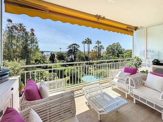 Apartment / Etagenwohnung in Cannes, Alpes-Maritimes