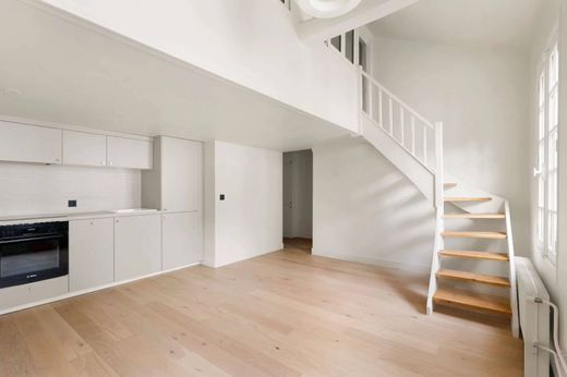 Apartment in Tour Eiffel, Invalides – Ecole Militaire, Saint-Thomas d’Aquin, Paris