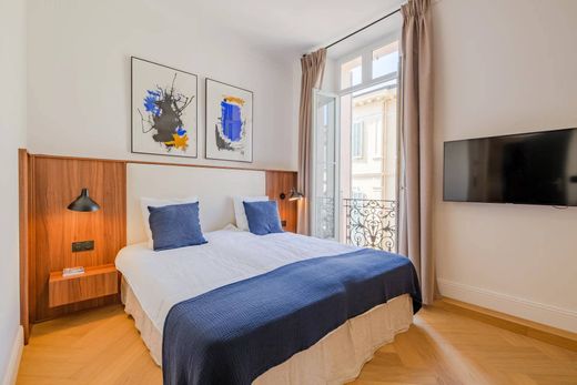 Apartment / Etagenwohnung in Cannes, Alpes-Maritimes