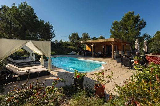 Villa in Les Pennes-Mirabeau, Bouches-du-Rhône