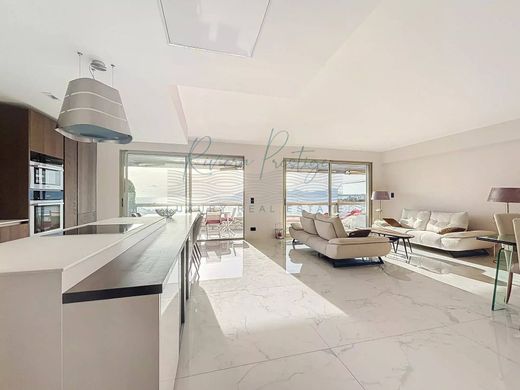 Apartment / Etagenwohnung in Cannes, Alpes-Maritimes