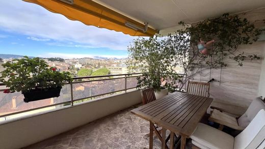 Apartment / Etagenwohnung in Le Cannet, Alpes-Maritimes