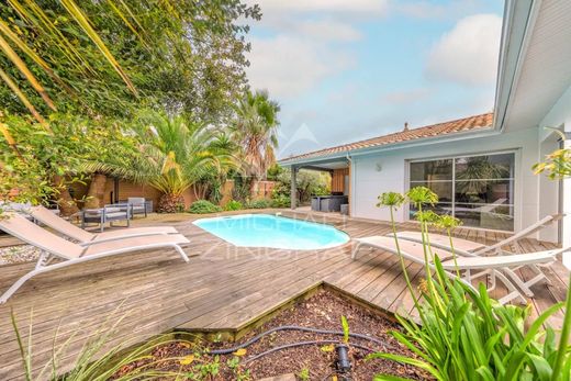 Luxury home in Gujan-Mestras, Gironde