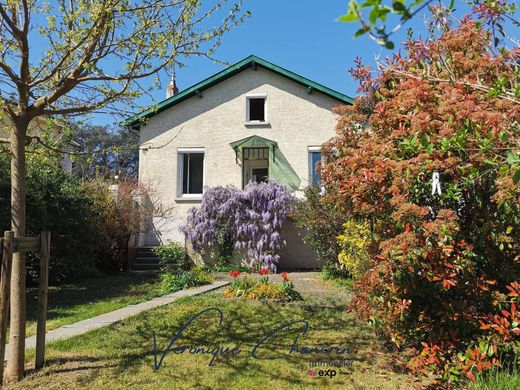 호화 저택 / Oullins, Rhône