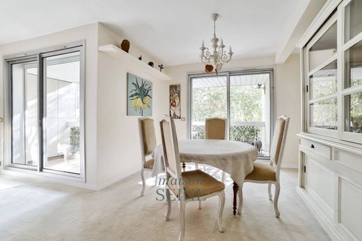 Apartment in Neuilly-sur-Seine, Hauts-de-Seine