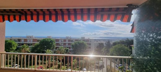 Apartment / Etagenwohnung in Nizza, Alpes-Maritimes