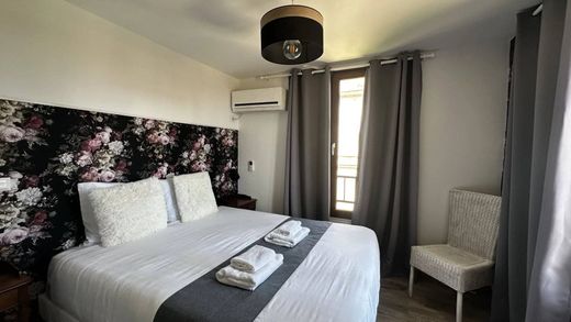 Golfe-Juan, Alpes-Maritimesのホテル