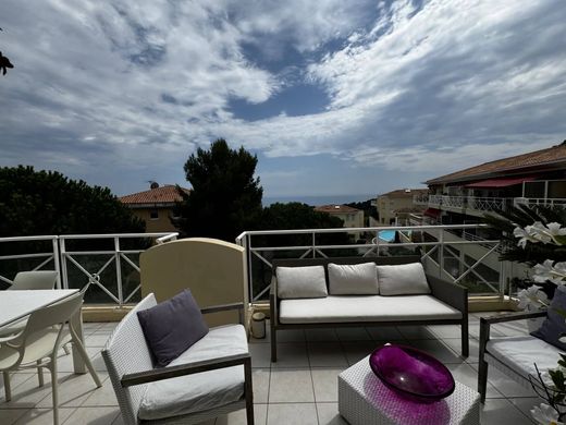 Apartment / Etagenwohnung in Nizza, Alpes-Maritimes