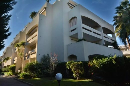 Apartment / Etagenwohnung in Juan-les-Pins, Alpes-Maritimes