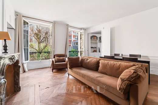 Apartment in Saint-Germain, Odéon, Monnaie, Paris