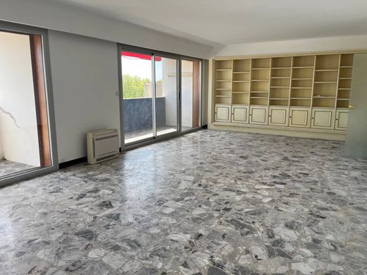 Apartment in Arles, Bouches-du-Rhône