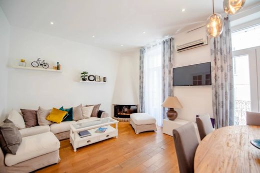 Apartment / Etagenwohnung in Cannes, Alpes-Maritimes