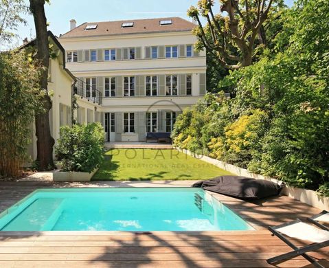 Villa in Chatelet les Halles, Louvre-Tuileries, Palais Royal, Paris