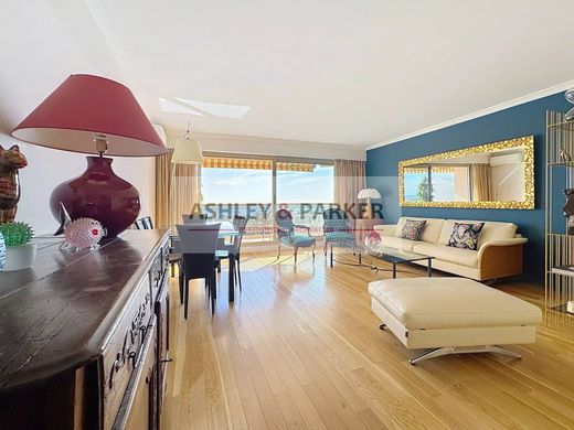 Apartment / Etagenwohnung in Nizza, Alpes-Maritimes